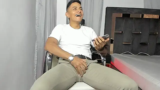 Snapshot of Lucii_fer_ chatting on July 28, 2026, 4:39 pm Lucii fer online show from July 28, 2026, 4:39 pm