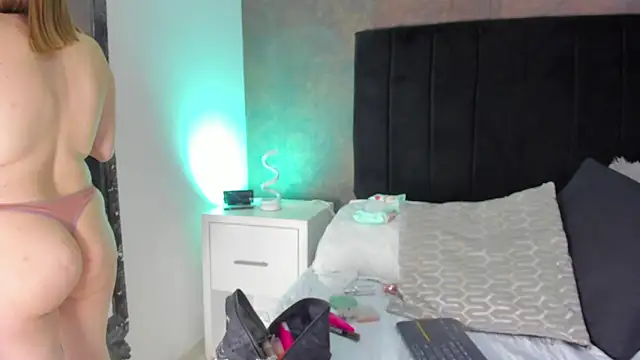 NaxaAndLexi  online show from January 18, 2025, 1:40 pm