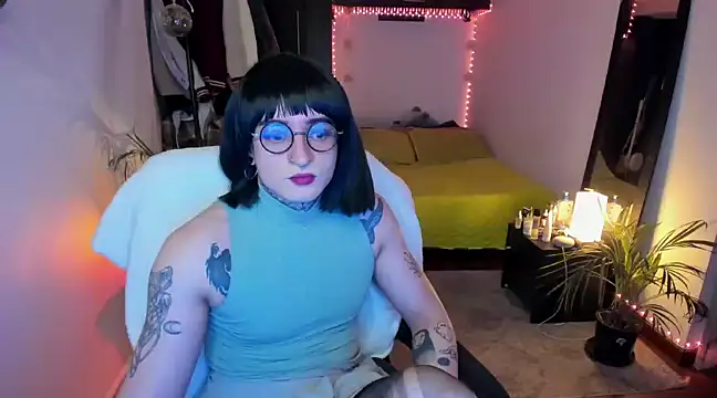 ShiiraVelkor online show from February 12, 2025, 1:06 pm