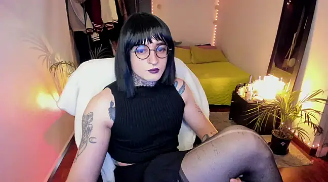 ShiiraVelkor online show from February 13, 2025, 10:02 am