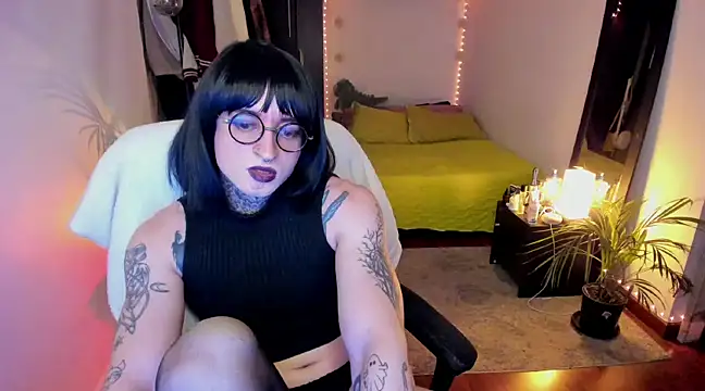 ShiiraVelkor online show from February 13, 2025, 1:05 pm