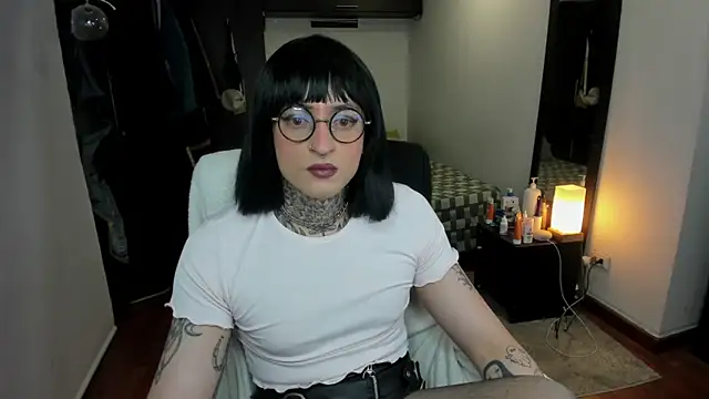 ShiiraVelkor online show from September 13, 2025, 9:53 am