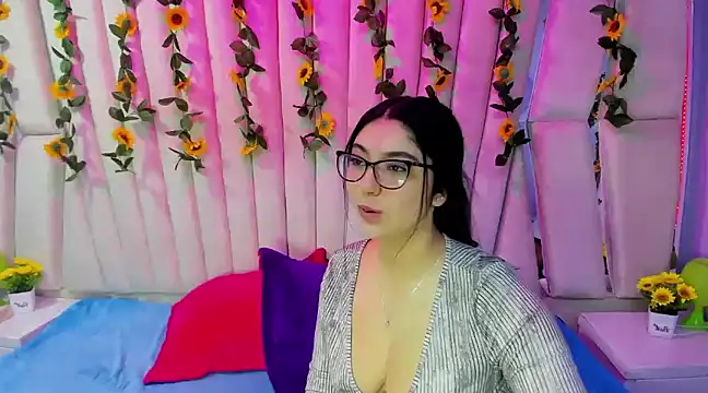 Lucy Anall  online show from January 15, 2025, 9:51 pm