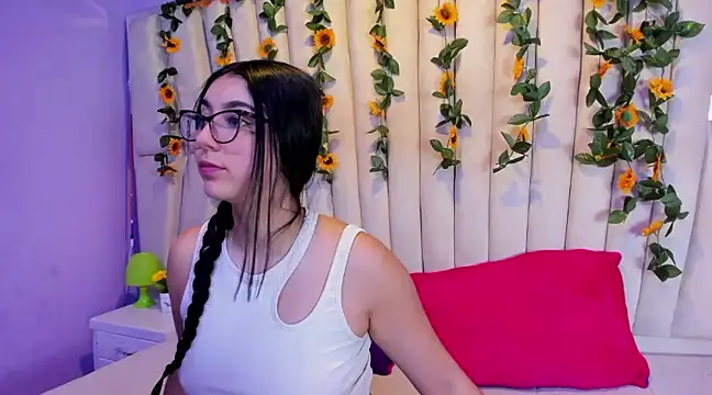 Lucy Anall  online show from February 8, 2025, 9:57 pm