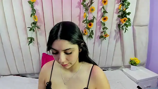 Lucy Anall  online show from October 3, 2025, 7:33 pm