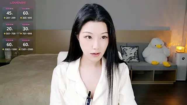 Lucky-baby online show from November 30, 2025, 1:04 pm