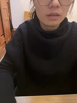 Bella0815 online show from December 17, 2024, 3:28 pm