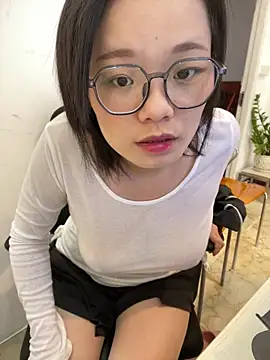 Bella0815 online show from March 17, 2025, 6:40 am