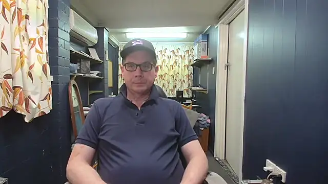 tilobinder online show from October 8, 2025, 1:53 pm