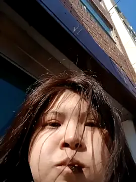 hello098712 online show from February 3, 2025, 3:42 am