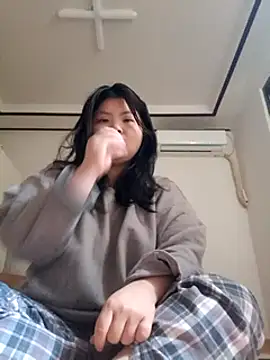 hello098712 online show from February 28, 2025, 5:15 am