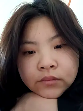 hello098712 online show from March 13, 2025, 4:38 am