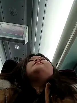 hello098712 online show from March 15, 2025, 12:45 pm