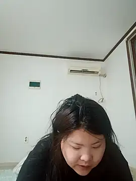 hello098712 online show from March 22, 2025, 10:49 am