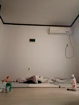 hello098712 online show from September 13, 2025, 10:09 pm