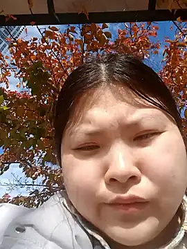 hello098712 online show from November 11, 2025, 4:23 am