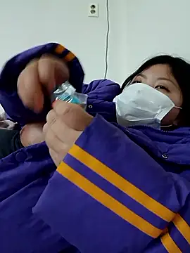 hello098712 online show from December 1, 2025, 9:14 am