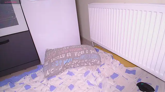 CutiePie3 online show from January 4, 2025, 7:34 pm