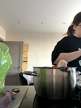 CutiePie3 online show from November 28, 2025, 9:23 am