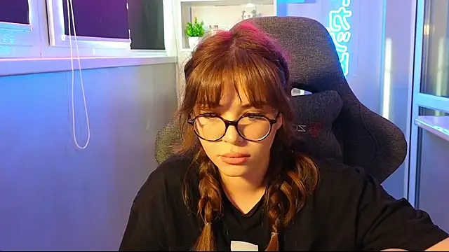 CutiePie3 online show from November 30, 2025, 8:40 am