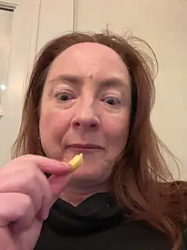 LouiseTswing online show from January 3, 2025, 4:06 pm