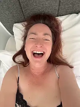 Snapshot of LouiseTswing chatting on June 11, 2026, 3:32 pm LouiseTswing online show from June 11, 2026, 3:32 pm