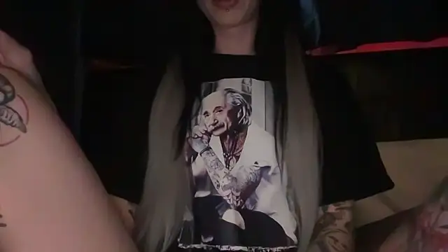 MissMidnightUK online show from January 13, 2026, 4:12 pm