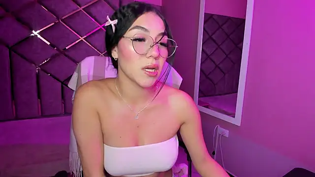 Poly Sasha  online show from April 12, 2026, 3:33 am