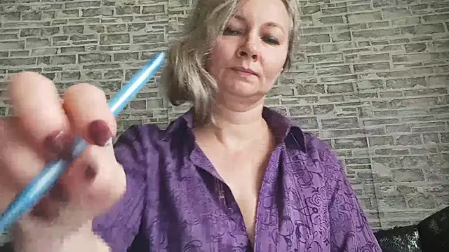 EdithManning online show from October 28, 2025, 6:28 am