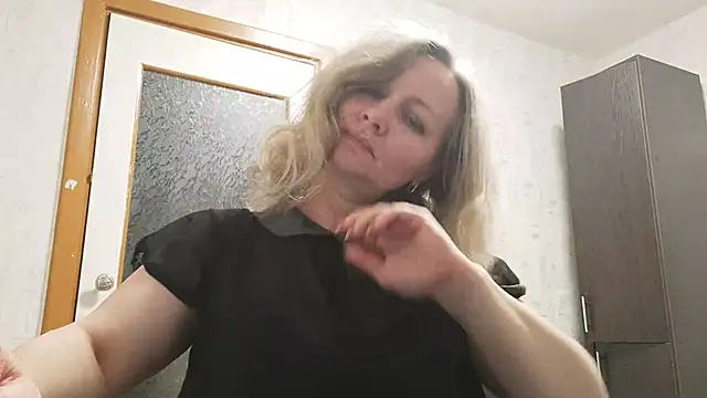 EdithManning online show from May 21, 2026, 6:04 pm