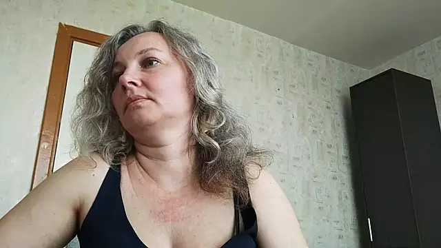 Snapshot of EdithManning chatting on June 10, 2026, 7:40 am EdithManning online show from June 10, 2026, 7:40 am