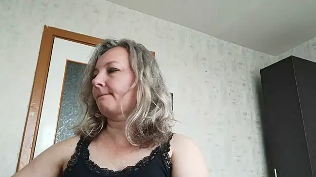 Snapshot of EdithManning chatting on July 20, 2026, 5:55 am EdithManning online show from July 20, 2026, 5:55 am