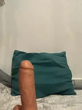 abyusif101099 online show from September 13, 2025, 4:07 pm