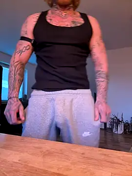 YOUNGCOUPLEfuck online show from December 1, 2025, 3:17 pm