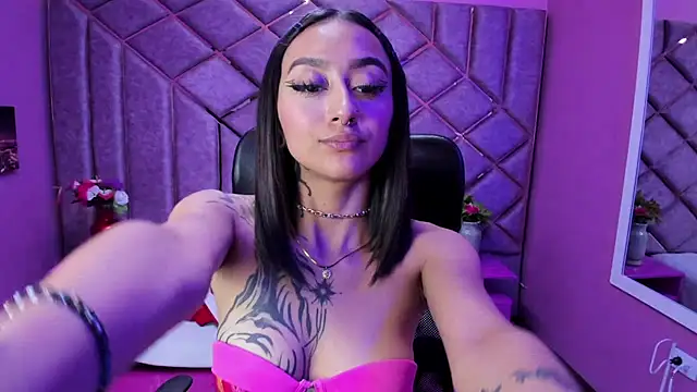 Miaa Thopmson online show from September 23, 2025, 10:24 pm