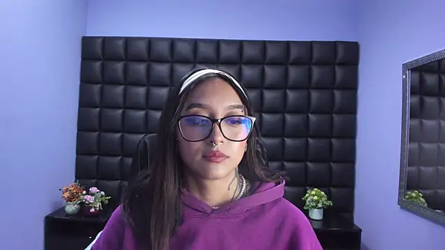 Snapshot of Miaa_Thopmson chatting on December 20, 2025, 1:56 am Miaa Thopmson online show from December 20, 2025, 1:56 am