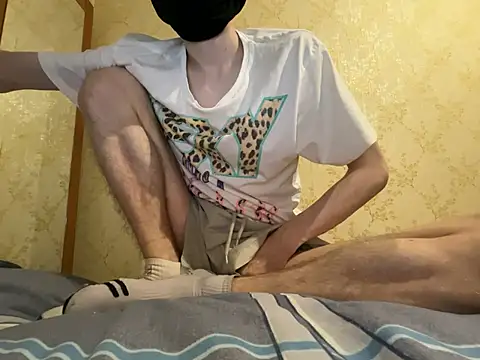 Snapshot of HappyCake chatting on December 17, 2024, 6:53 pm HappyCake online show from December 17, 2024, 6:53 pm