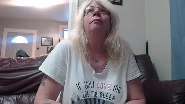 canadiancougar1965 online show from February 16, 2025, 10:21 pm