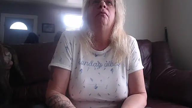 canadiancougar1965 online show from February 28, 2025, 7:56 pm