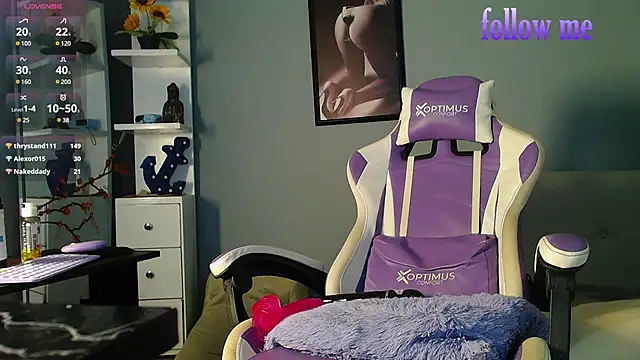 zoey-fox online show from March 14, 2025, 7:26 am