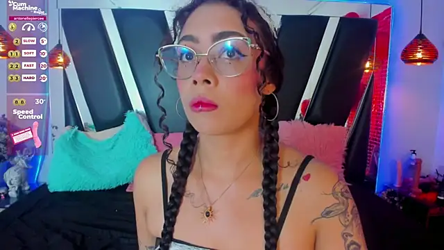 antonelllepiercee online show from February 16, 2025, 10:43 am