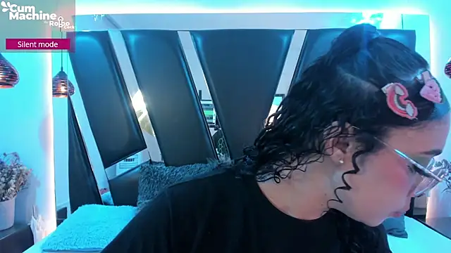 antonelllepiercee online show from September 11, 2025, 11:32 am