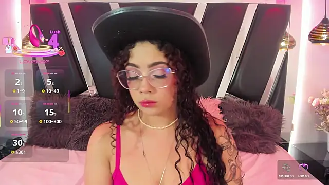 antonelllepiercee online show from October 5, 2025, 10:57 am