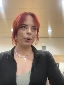 livelovelanaUk online show from January 21, 2025, 1:22 pm