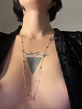 kikidoll online show from November 26, 2025, 12:11 am