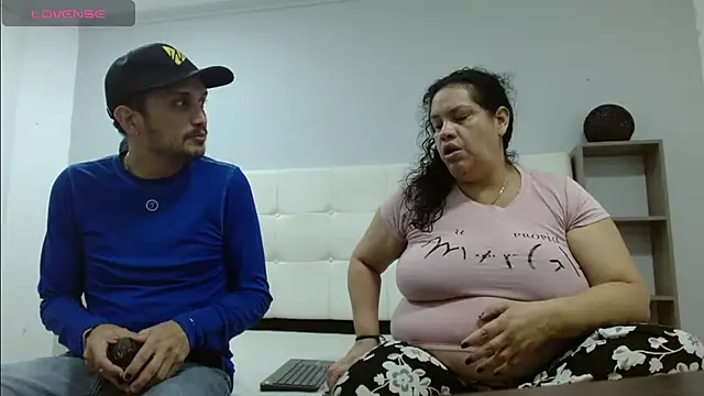 Candy and Jh0n online show from September 10, 2025, 3:39 am