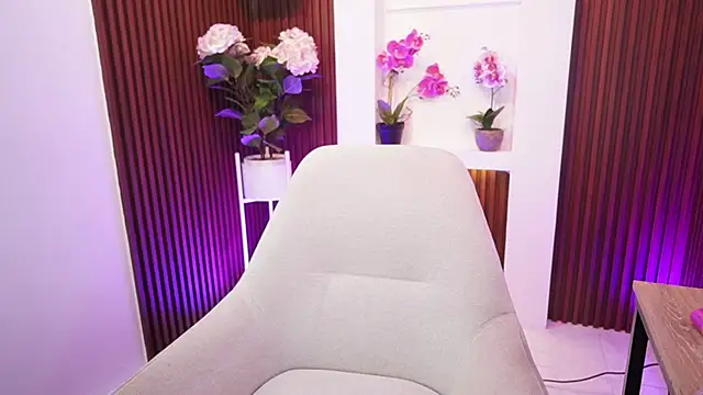 CattleyaScaly online show from September 18, 2025, 7:49 pm