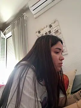 daniniescobarr online show from March 24, 2026, 11:04 am