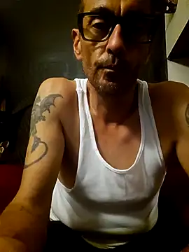 Snapshot of Pumpndeep chatting on June 4, 2026, 8:20 am Pumpndeep online show from June 4, 2026, 8:20 am