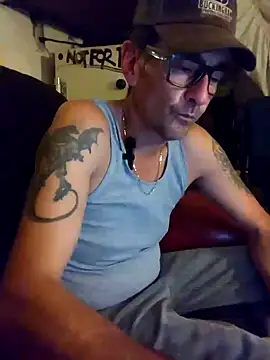 Snapshot of Pumpndeep chatting on July 16, 2026, 8:42 am Pumpndeep online show from July 16, 2026, 8:42 am